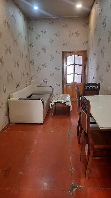 xirdalan ev satisi: Satilir 2otqqli mənzil Asagi yeride olacaq Təsvir: - Yataq otağında 2 — 4