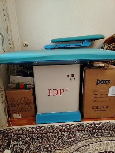 sunger: Sənaye tipli ütüləmə masası – JDP markası • Profesional buxarlı — 2