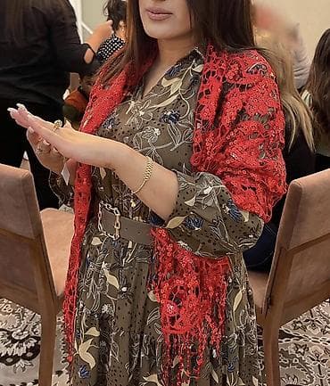 qadın donu: Qadın geyimi – çiçək naxışlı kəmərli don 1 defe geinilib. yeniden — 2