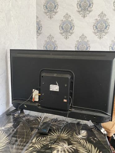 экран: BIVAKI LED televizor - Ekran ölçüsü: təxminən 32–40 düym (çərçivəsiz — 2