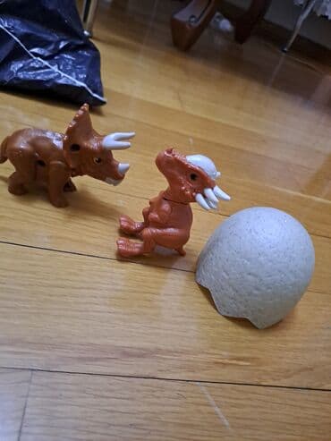 qala oyuncaq dəsti: Uşaq oyuncaqları dəsti Məzmun: - 2 ədəd dinozavr fiquru və yumurta — 1