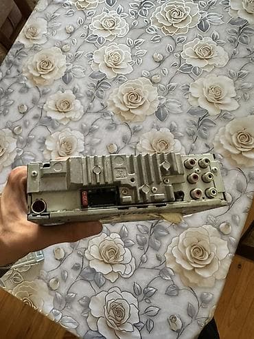 Автоэлектроника: Pioneer DEH-7250SD avtomobil maqnitofonu Xüsusiyyətlər: - Ön USB — 3