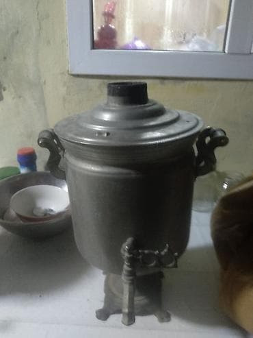 dollar tort: Kerosinlə işləyən klassik metal samovar - Yanacaq növü: kerosin (alt — 2