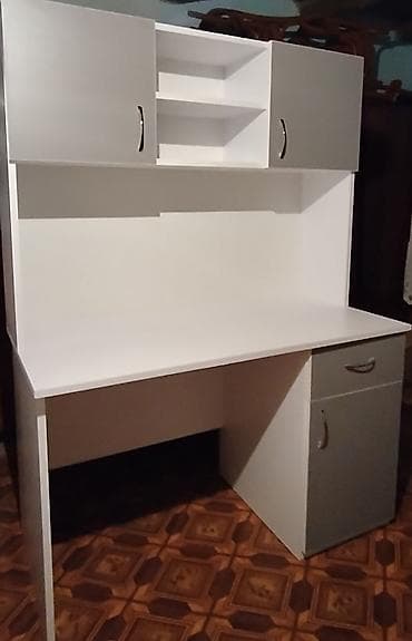 ofis kreslo satisi: Kompyuter/iş masası – üst dolablı model - Rəng: ağ və açıq boz — 2