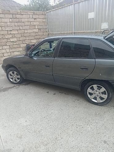 disk teker type 1 per page 40: Opel Astra F hatchback Xüsusiyyətlər: - Korpus: 5 qapılı hatchback - — 3
