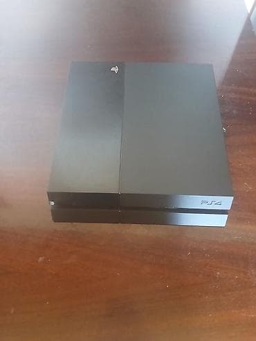 PlayStation 4 Fat modelinin 500 Gb Yaddaş həcimli versiyasıdır 2