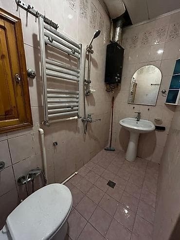 ramanıda ev: 20yanvar metrosunun üsdündə 5mərtəbənin 1ci mərtəbəsində 3otaqlı ev — 2