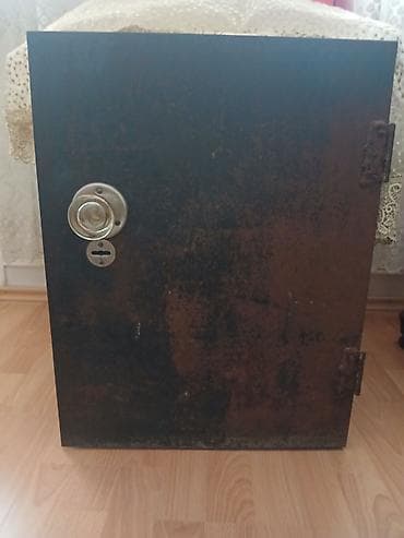 Metal seyf qapısı - Material: qalın polad təbəqə - Kilidləmə: dairəvi