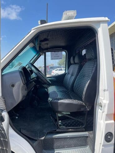 эвакуатор ош: Ford Transit şassisi üzərində qurulmuş bu ağ rəngli evakuator, təcili — 3