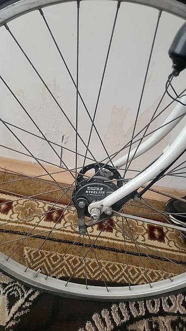 Raleigh şəhər/trek tipli velosiped - Rəng: ağ - Çərçivə: klassik