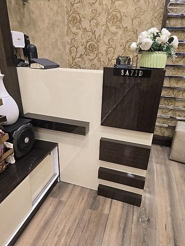 Полочные витрины: Butik üçün tam vitrin və mebel sistemi Tərkib: - Qızılı metal — 1