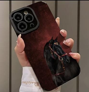 Iphone 17 pro At Desenli Telefon Qabı – Qara At Motivli - Model
