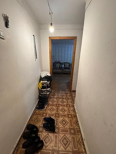 2 otaqlı mənzil — tam təchizatlı - Geniş və işıqlı zal: taxta parket