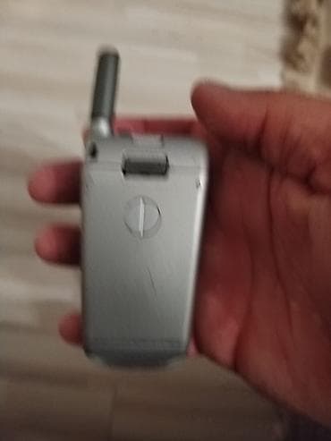motorolla aura: Motorola rəng - Gümüşü, Düyməli — 5