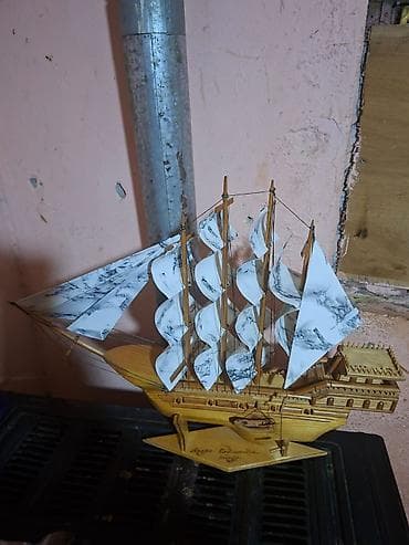 Gəmi modelləri: Taxta yelkənli gəmi maketi - Material: cilalanmış ağac gövdə və — 2