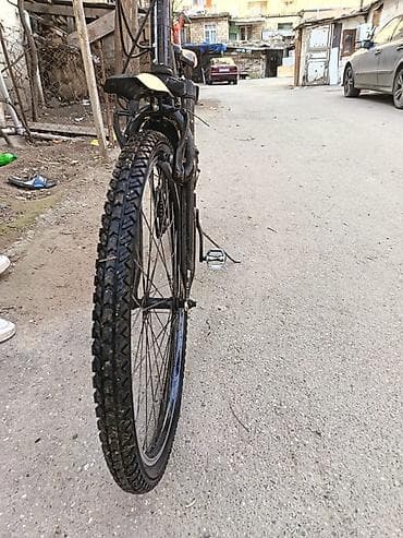 velosipet peredok: Şəhər/trek tipli universal velosiped – tam qara dizayn Xüsusiyyətlər — 3