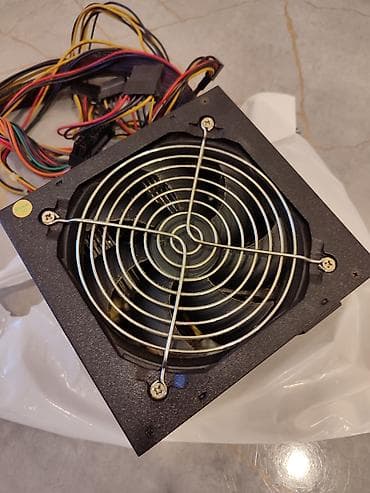 macbook pro 16: Qida bloku 400w-dur. Tam işlək vəziyətdədir problemisizdi. Əsas — 5