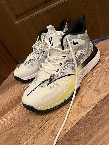 баскетбол: Basketbol ayaqqabısı – Model 7110 - Ölçü: EUR 44 (US 9.5, UK 8.5, CHN — 2