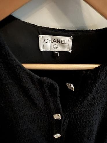 Brend: Chanel Model: Qolsuz qara paltar Ölçü: 40 (etiket üzərində