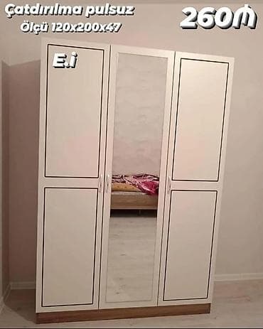 Ağ rəngli 3 qapılı geyim dolabı. Orta qapı tam boy güzgülüdür, yan