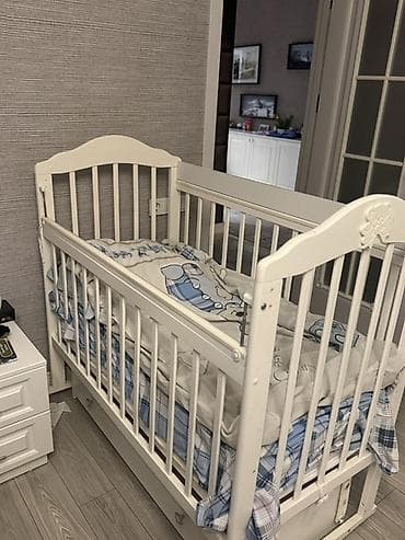 Beşiklər: Oğlan və qız üçün, İşlənmiş, Dördbucaq, Beşik, Dəst ilə, Matras ilə, Yellənmə mexanizm ilə — 1