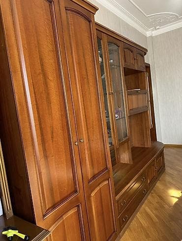 kitayiski roza: Klassik üslubda iri qonaq otağı “stena” mebeli. Xüsusiyyətlər: - — 2