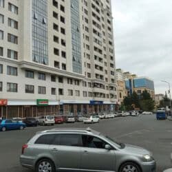 arenda restoranlar bakida: Komunal xərclər qiymətə daxildir .Azadllq metro st çıxışında 2 otaqlı — 26