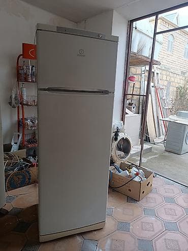 İşlənmiş 2 qapılı Indesit Soyuducu Satılır, rəng - Ağ, Təkərli lalafo.az -da İşlənmiş 2 qapılı Indesit Soyuducu Satılır, rəng - Ağ, Təkərli