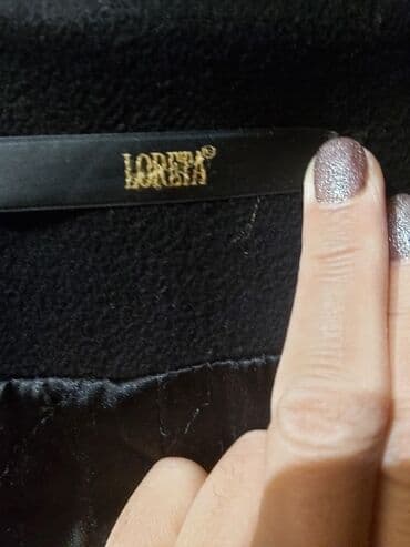 loreta palto: Palto.seliqeli az geyinilib.hec bir difekti yoxdu. Razmer 48.qollari — 6