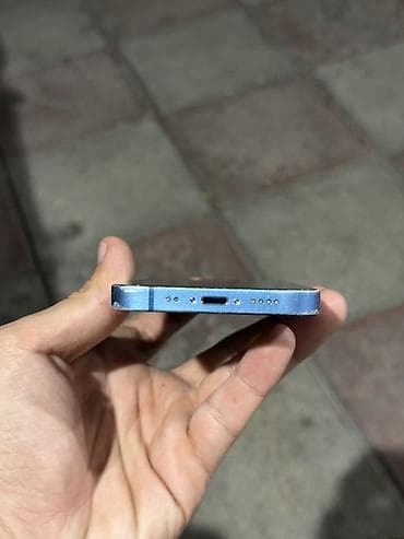 iphone 13 ekrani: IPhone 13, Mavi, Face ID — 4
