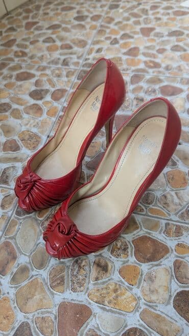 altı qırmızı ayaqqabı: Tuflilər, Ölçü: 37, rəng - Qırmızı, İşlənmiş — 2