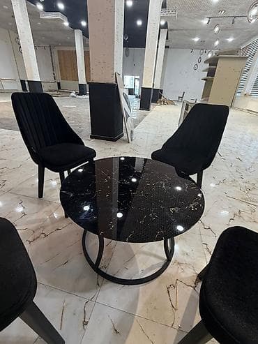 Qonaq otağı üçün, Açılmayan, Yumru masa, 4 stul