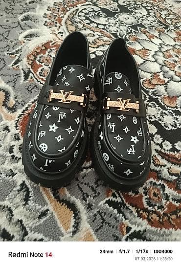 Ölçü: 40, rəng - Qara, Yeni