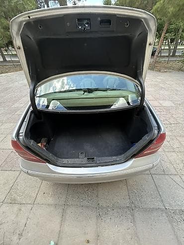 kia ceed sw: Mercedes-Benz C-Class sedan (W203), gümüş rəng. - Kuzov: 4 qapılı — 3