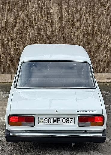 daewoo lanos 2011: Lada 2107, ağ rəng, sedan kuzov. Xarici: - Xrom ön barmaqlıq, kvadrat — 2