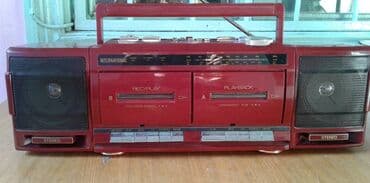 kaset çalar: "İnternational" maqnitolası satılır. İki kaset yeri və FM radiosu var — 1