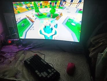 RGB işıqlanmaya malik oyun kompüteri və monitor dəsti 1080ti r5 3600 — 4