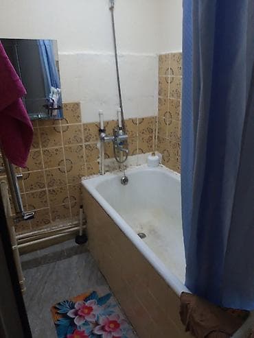 studio menziller: Kirayə mənzil – dəhliz və hamam-tualet görüntüləri - Plan: Geniş — 1