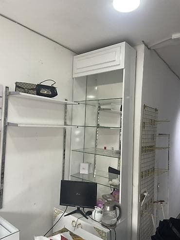 Оборудование для мойки: Стеклянная витрина-шкаф — 3