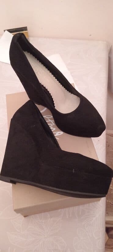 женские бежевые замшевые туфли: Туфли, Размер: 35, цвет - Черный, Новый — 2