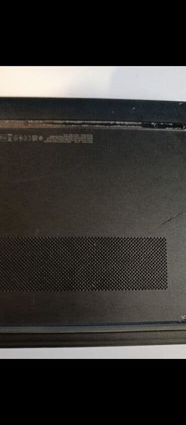 Masaüstü kompüterlər və iş stansiyaları: HP noutbuk alt tarafında küçük bir çatlak vardır ama hiç bir — 14
