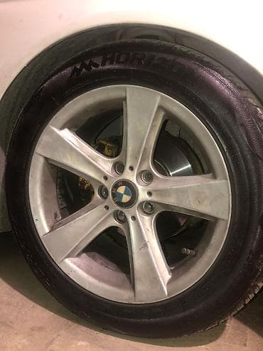 diski teker type 1: BMW E39 üçün 5 kollu yüngül lehimli disk və təkər komplekti 128 stayl — 2