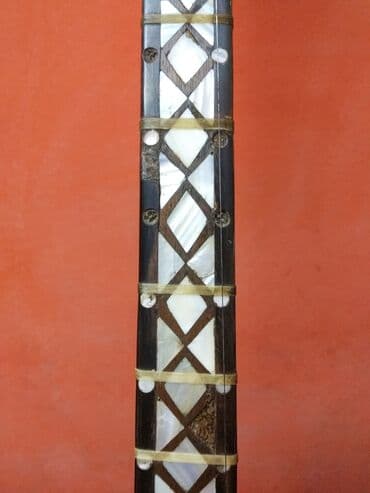 Akkordeonlar: Saz. Qədimi. 1948 -ci il. Əl işi. Üstü təbii sədəflə işlənib. Bəzi — 4