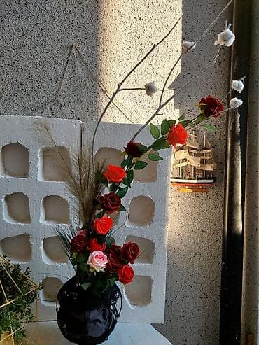 Dekorativ süni güllər kompozisiyası – vaza ilə Instagram — 2