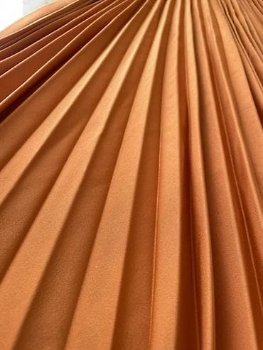 qelem etekler: Zəfəran rəngində pliseli ətək 100 azn alib - Model: yüksək belli, tam — 5