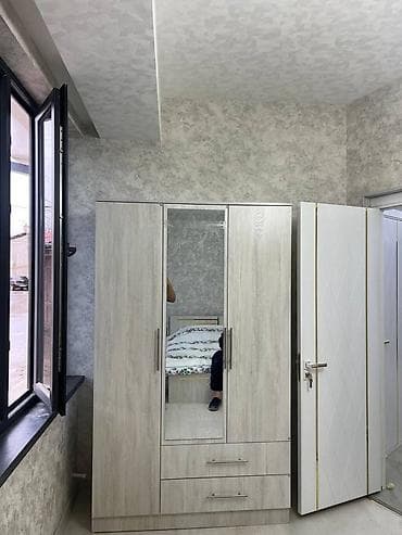 qedimi skaf: 3 qapılı, Güzgülü, Ağ, Digər material, Açılan, Düz dolab — 1