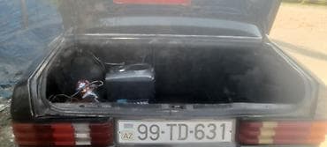 Mercedes-Benz sedan, W201 “190” seriyası. Qara rəng, 4 qapı, arxa — 3