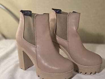 qara qadın krosovkaları: Bej rəngli qadın botları – qalın platforma və hündür kvadrat dabanlı — 1