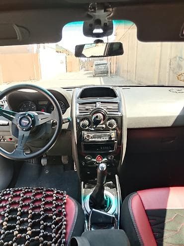 prius qapi: Renault Mégane (hekbek) – qızılı rəng Texniki və dizayn: - Kuzov: 5 — 3