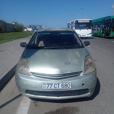 multi sukan: Toyota Prius (II nəsil) hibrid hetçbek QALMAQ SERTILE. ILKIN 800GUNU — 1